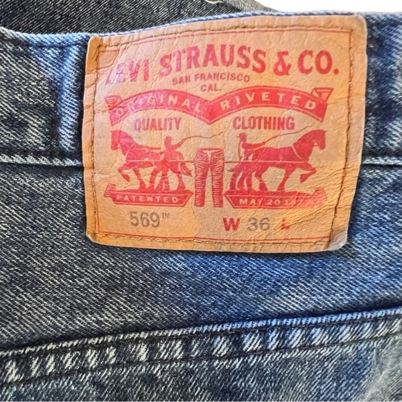 Levi's 569 Denim Shorts - Picture 6 of 8